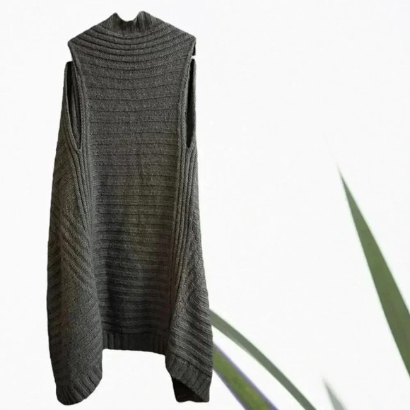 Pink rose sweater size small - Picture 2 of 3